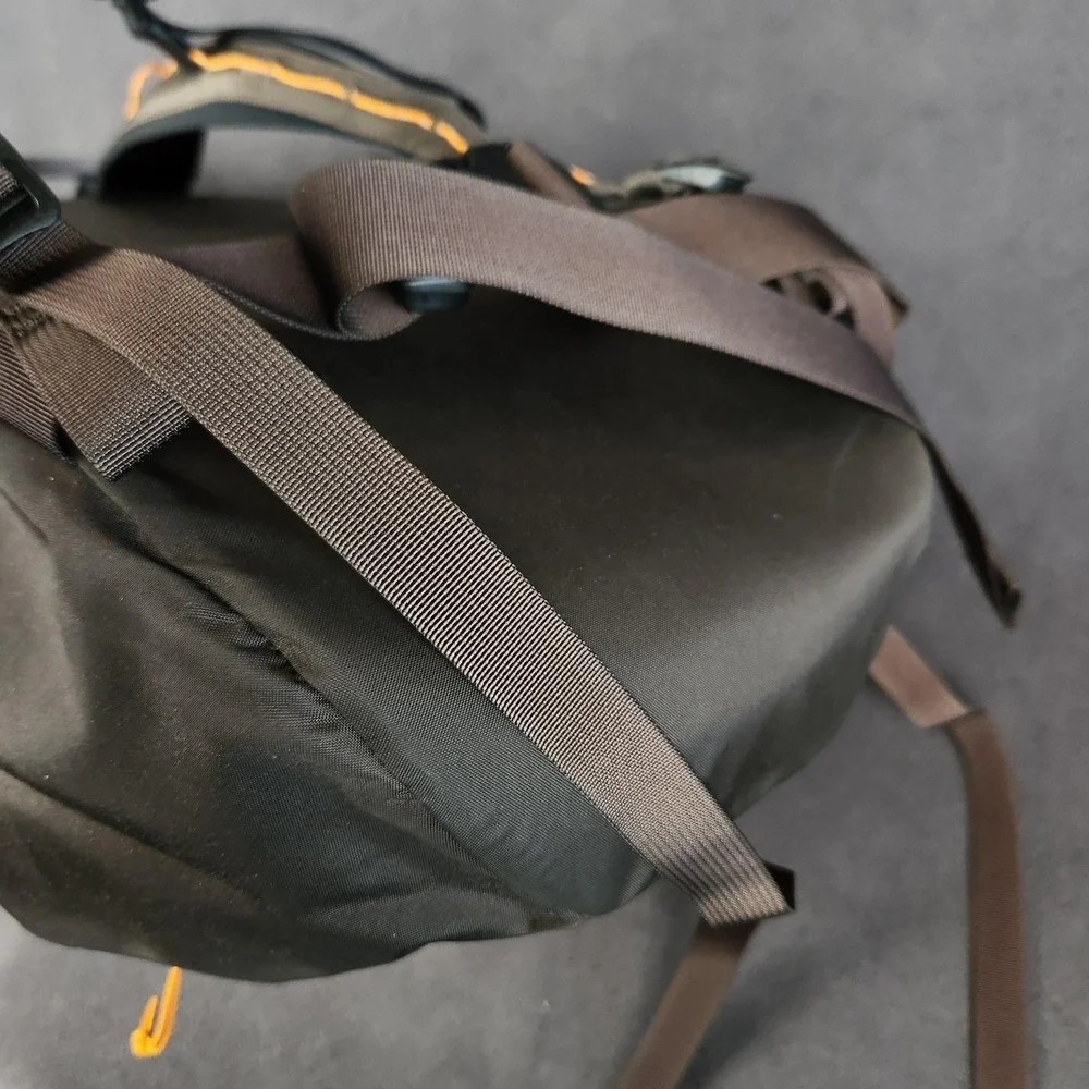 Arc'teryx Cierzo 28 Backpack Brown Nylon One Size Hiking Climbing Daypack